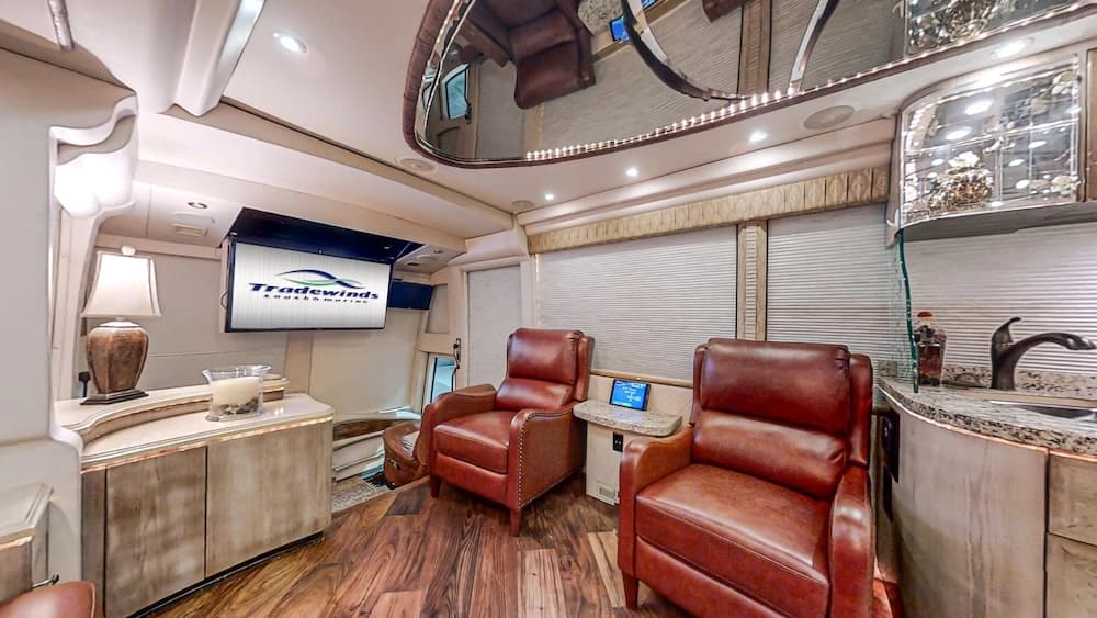 2005 Prevost Millennium H3-45 Motorhome - Image 5