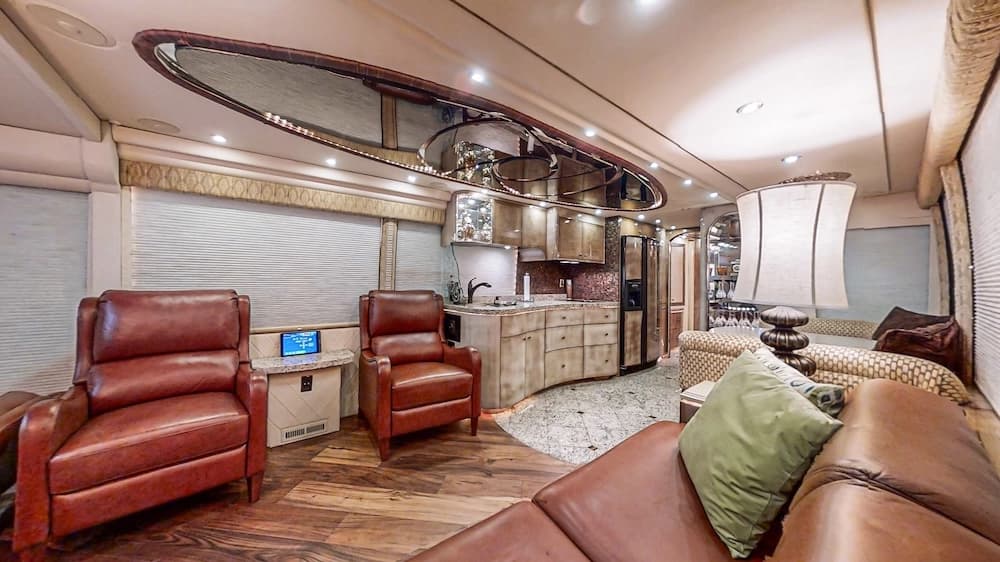 2005 Prevost Millennium H3-45 Motorhome - Image 8