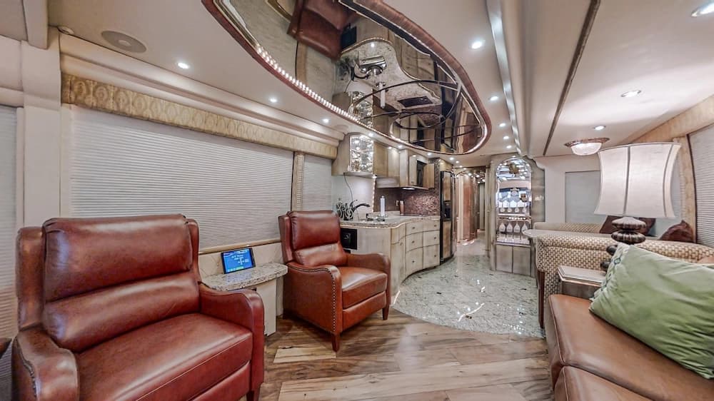 2005 Prevost Millennium H3-45 Motorhome - Image 9