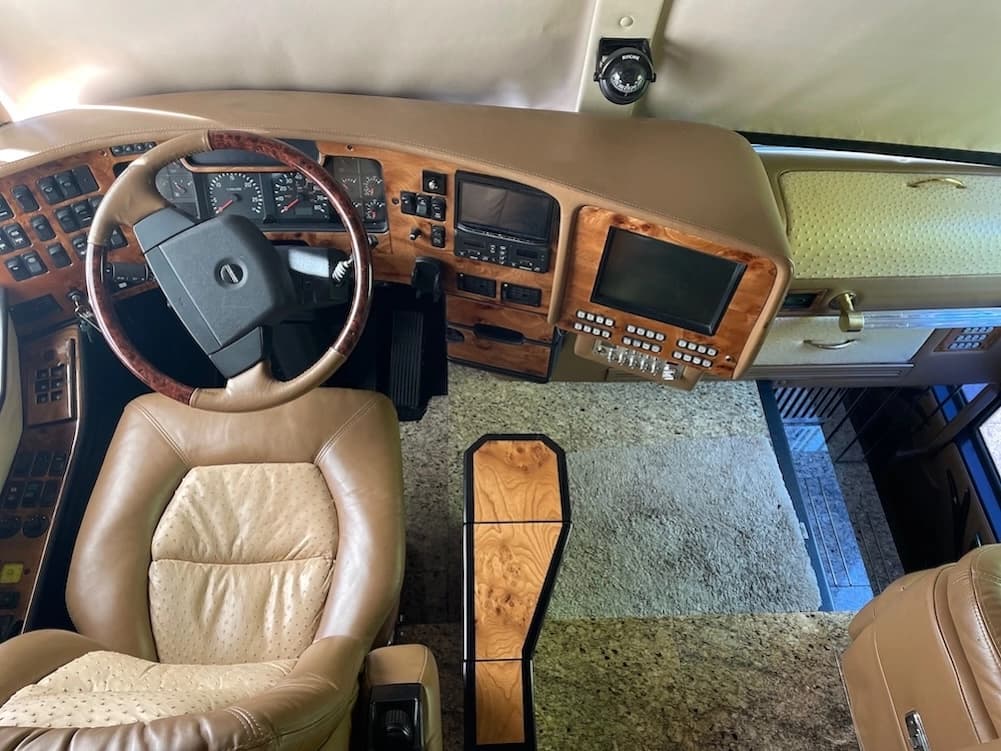 2002 Prevost Featherlite H3-45 Motorhome - Image 14