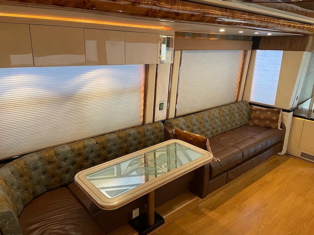 2002 Prevost Featherlite H3-45 Motorhome - Image 18