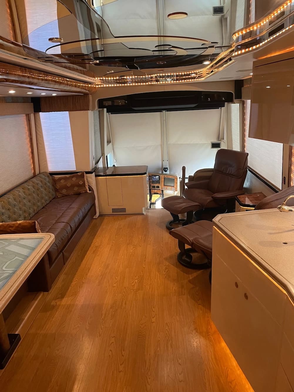 2002 Prevost Featherlite H3-45 Motorhome - Image 19
