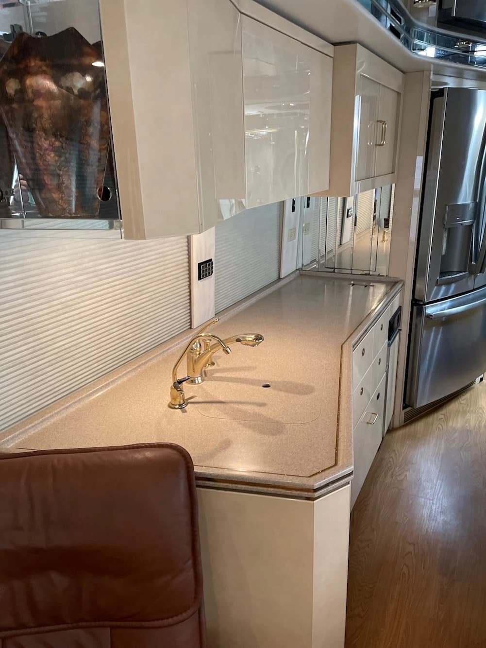 2002 Prevost Featherlite H3-45 Motorhome - Image 22
