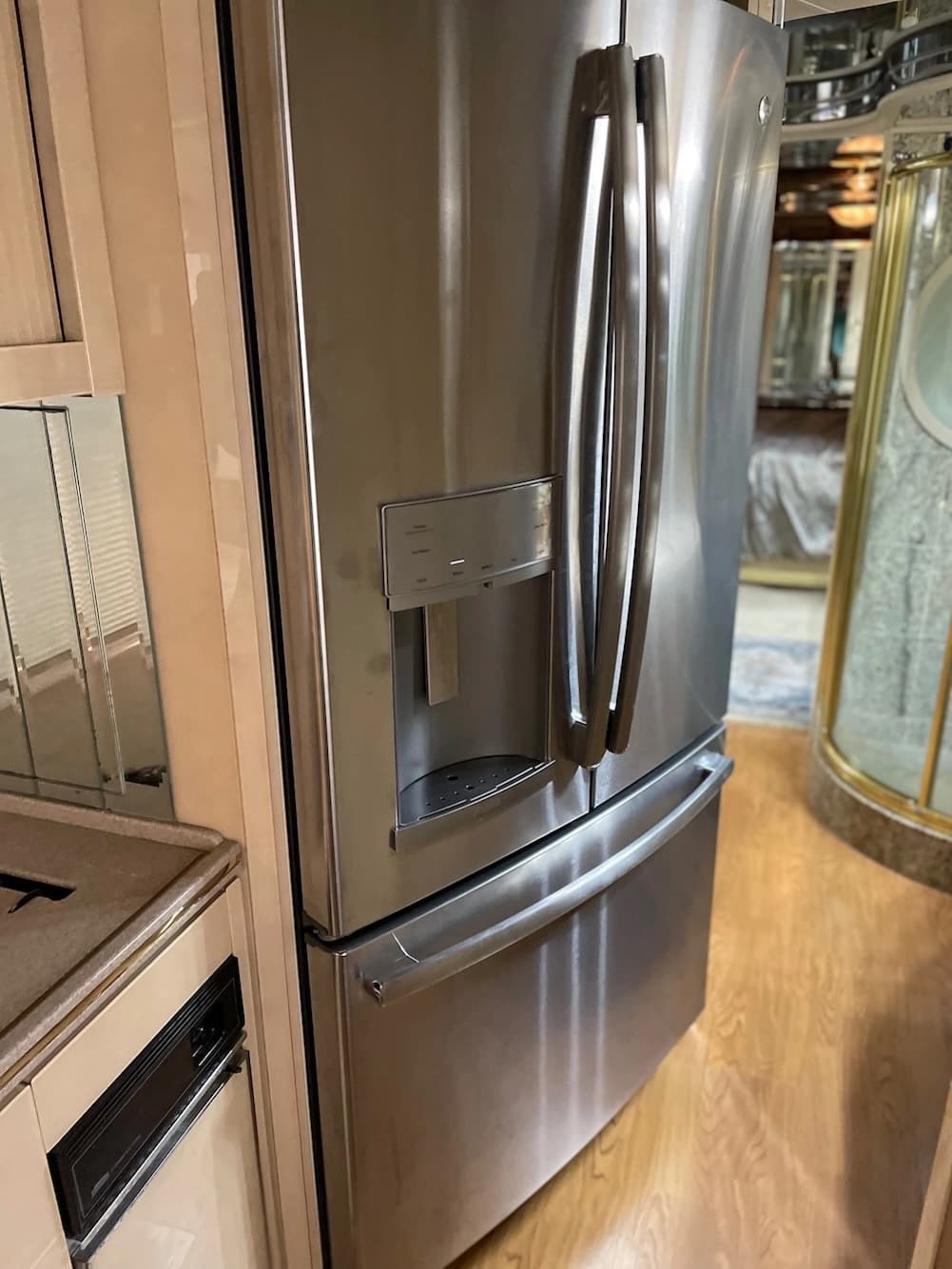 2002 Prevost Featherlite H3-45 Motorhome - Image 23