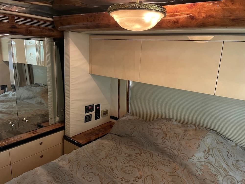 2002 Prevost Featherlite H3-45 Motorhome - Image 39