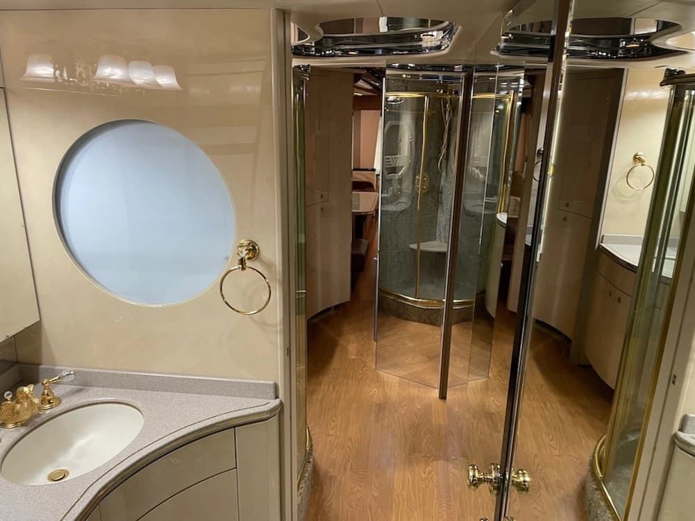 2002 Prevost Featherlite H3-45 Motorhome - Image 40
