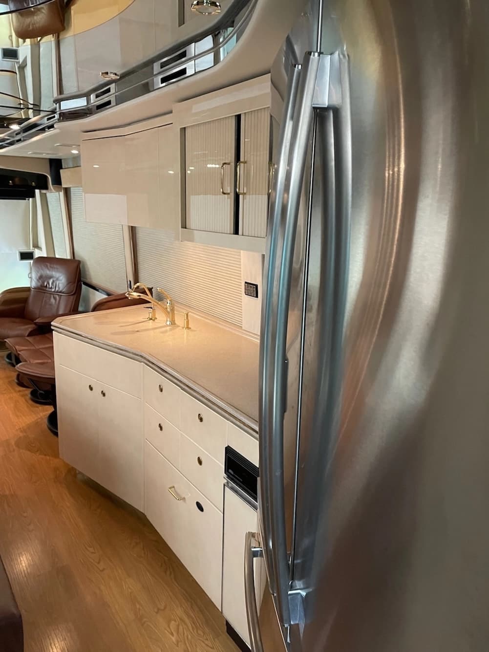 2002 Prevost Featherlite H3-45 Motorhome - Image 41