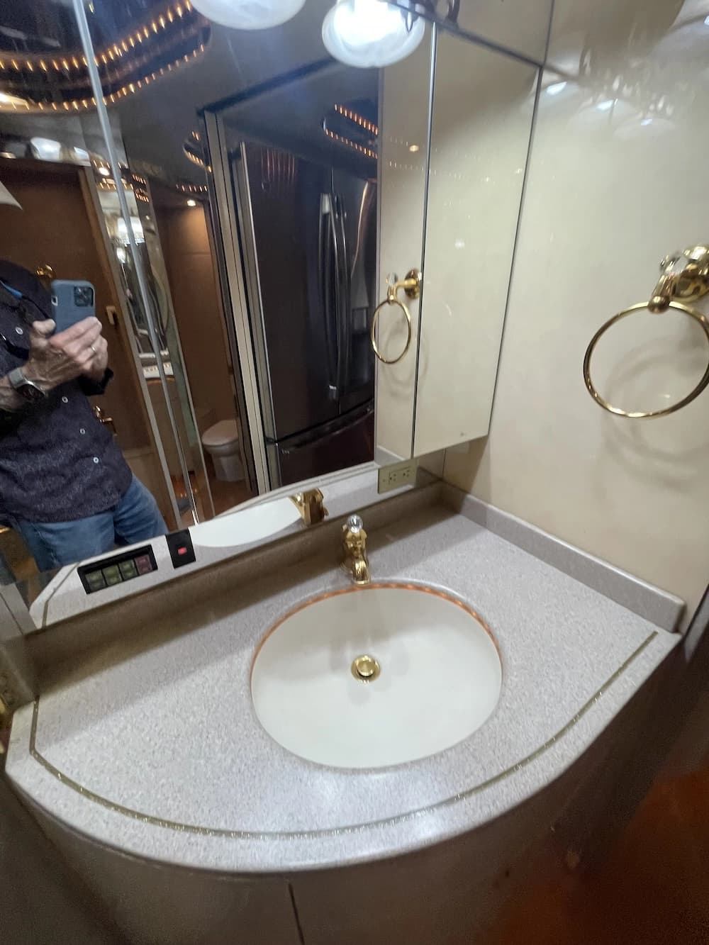 2002 Prevost Featherlite H3-45 Motorhome - Image 45