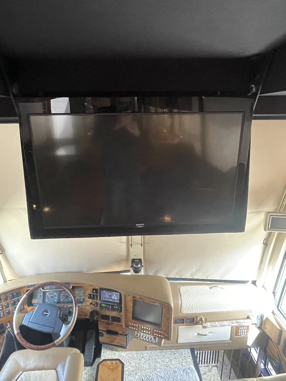 2002 Prevost Featherlite H3-45 Motorhome - Image 49