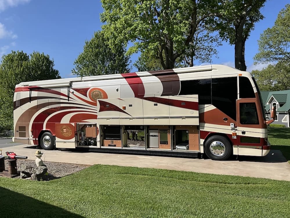 2007 Prevost Featherlite H3-45 Motorhome - Image 12