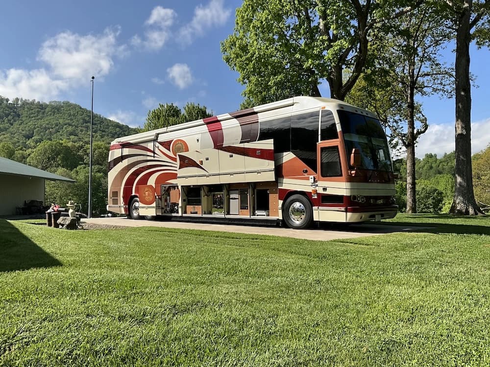 2007 Prevost Featherlite H3-45 Motorhome - Image 13