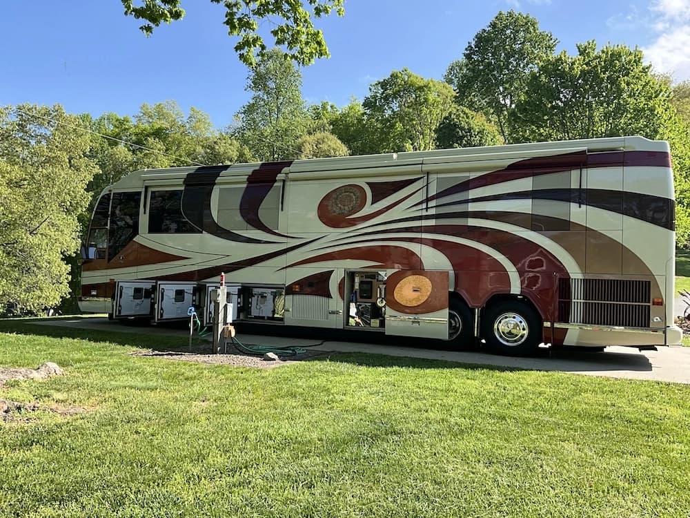 2007 Prevost Featherlite H3-45 Motorhome - Image 14