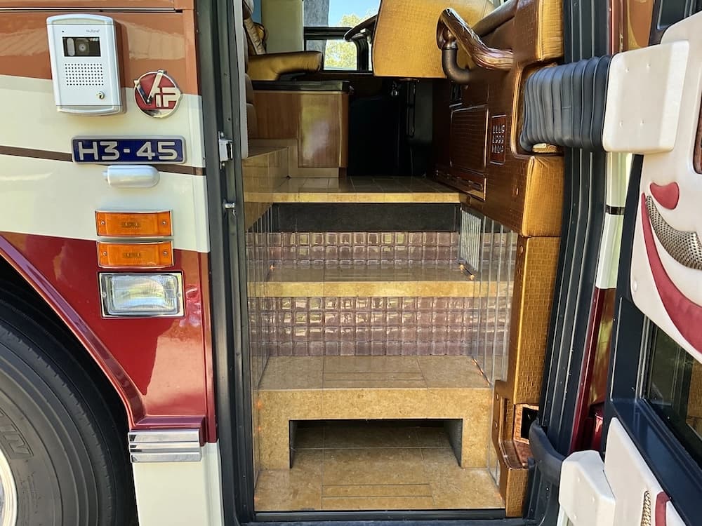 2007 Prevost Featherlite H3-45 Motorhome - Image 21