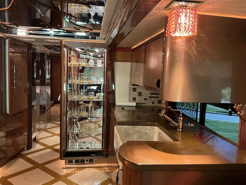 2007 Prevost Featherlite H3-45 Motorhome - Image 24
