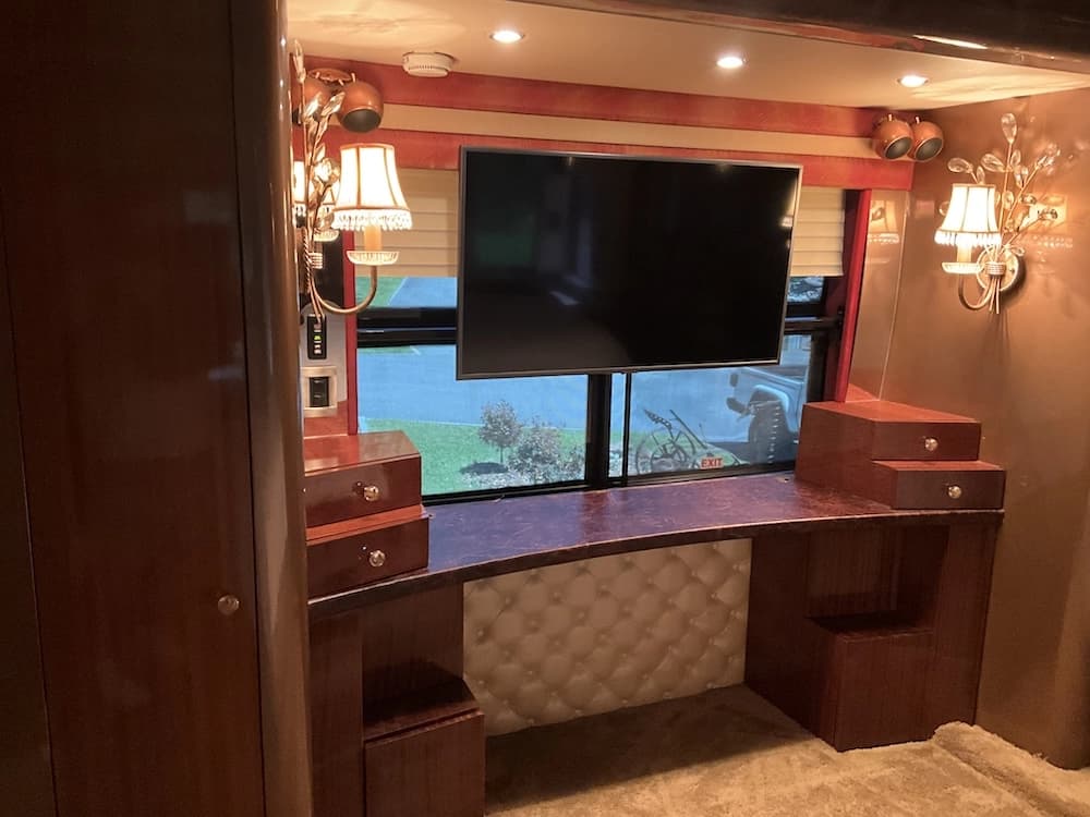 2007 Prevost Featherlite H3-45 Motorhome - Image 31