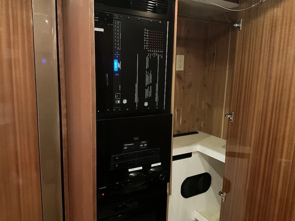 2007 Prevost Featherlite H3-45 Motorhome - Image 34