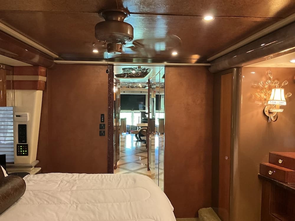 2007 Prevost Featherlite H3-45 Motorhome - Image 35