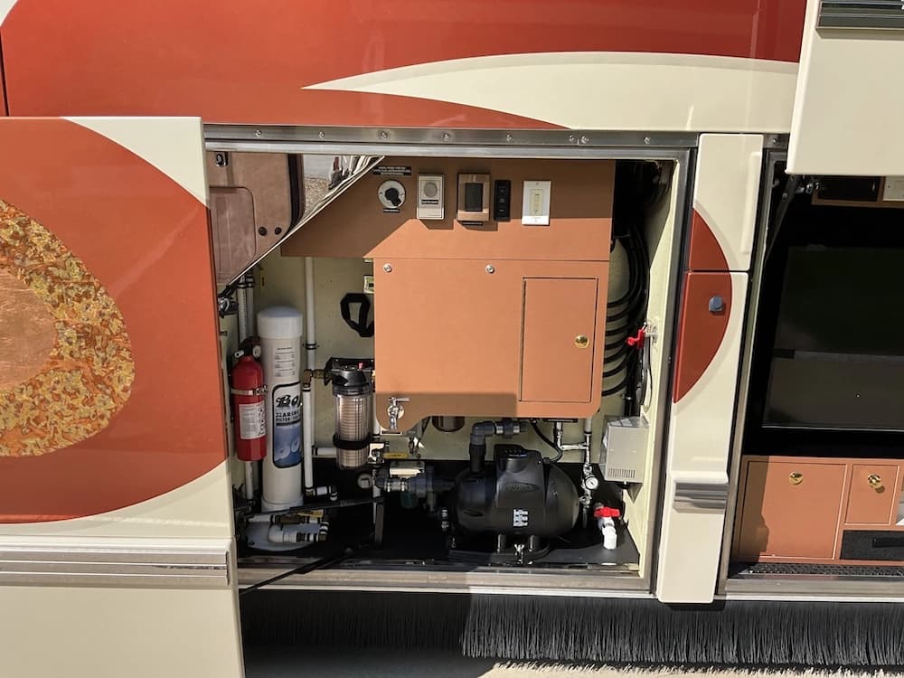 2007 Prevost Featherlite H3-45 Motorhome - Image 5