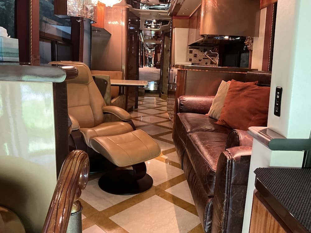2007 Prevost Featherlite H3-45 Motorhome - Image 41
