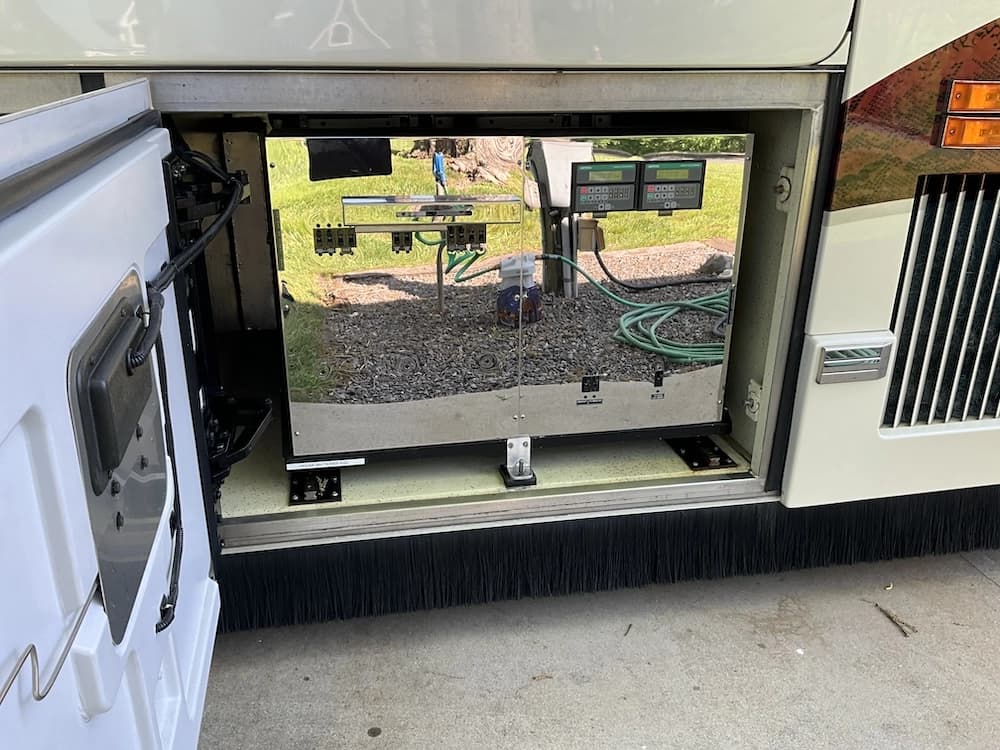 2007 Prevost Featherlite H3-45 Motorhome - Image 7