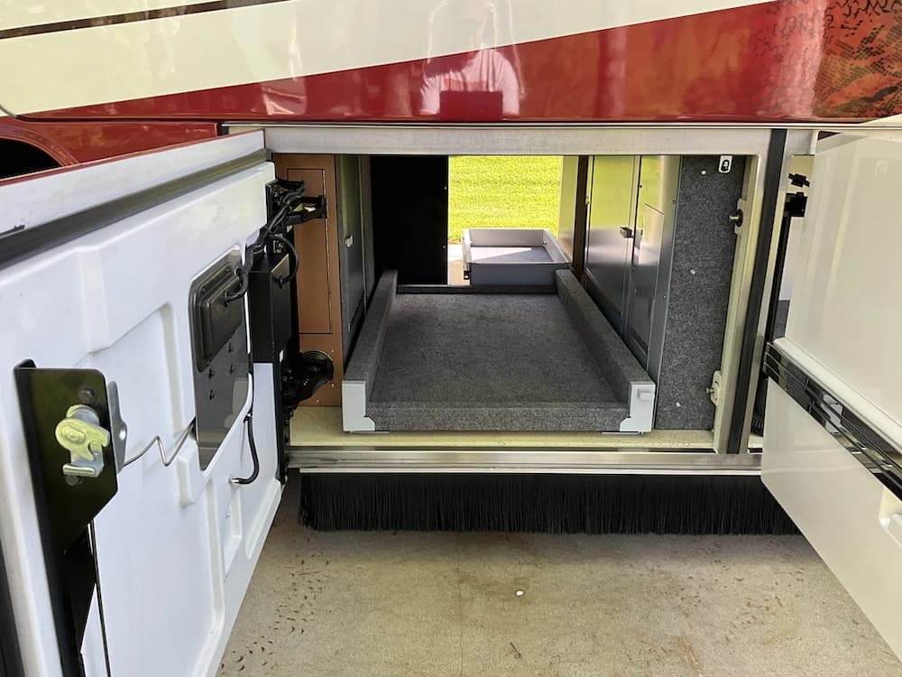 2007 Prevost Featherlite H3-45 Motorhome - Image 9