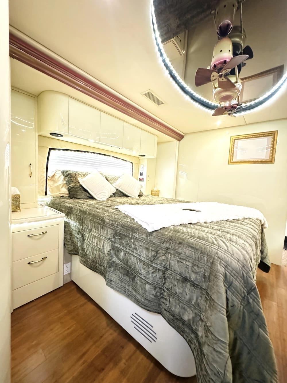 2001 Prevost Angola H3-45 Motorhome - Image 12
