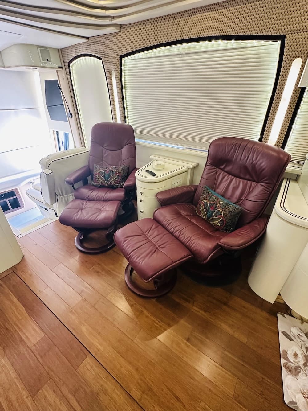 2001 Prevost Angola H3-45 Motorhome - Image 24