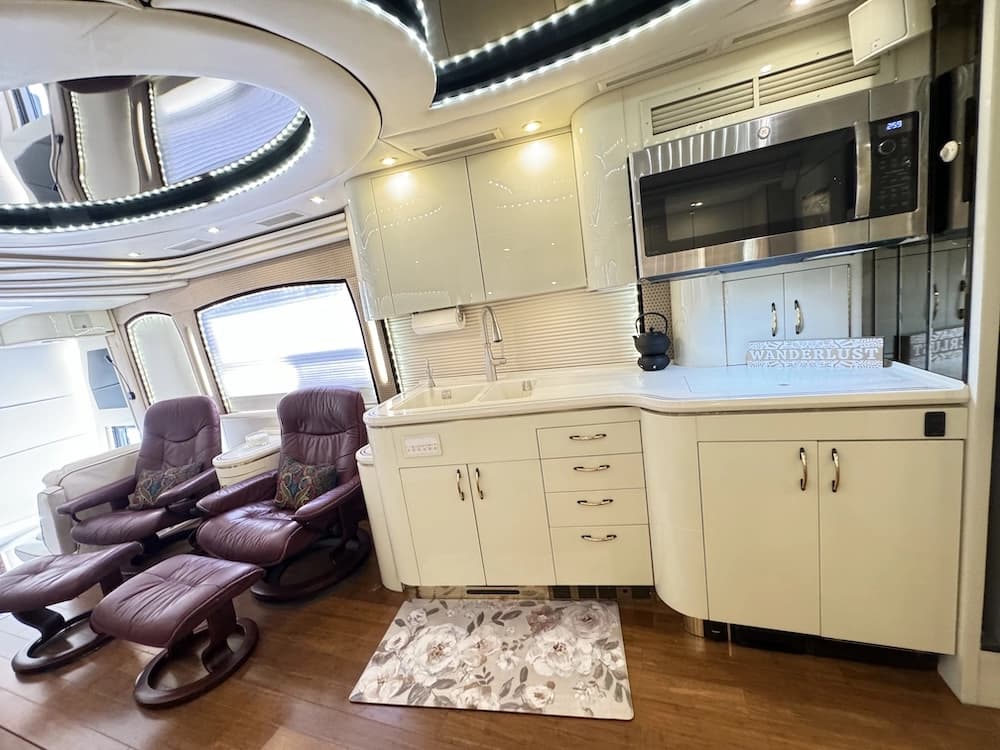 2001 Prevost Angola H3-45 Motorhome - Image 26