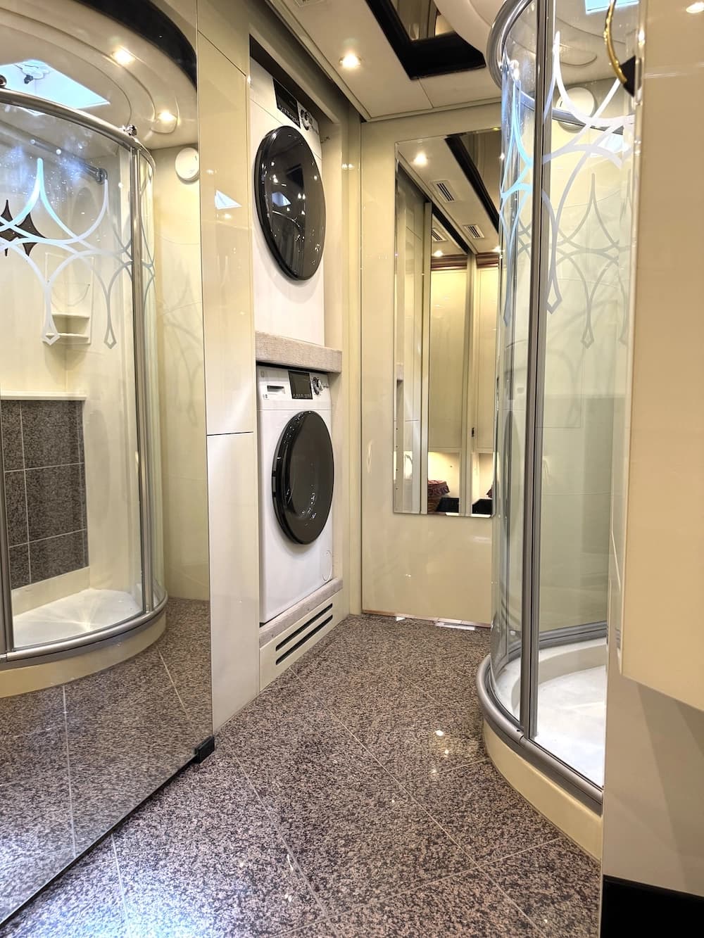 2001 Prevost Angola H3-45 Motorhome - Image 28