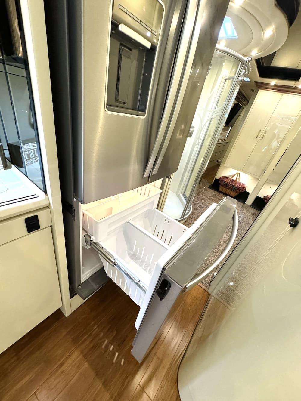 2001 Prevost Angola H3-45 Motorhome - Image 29