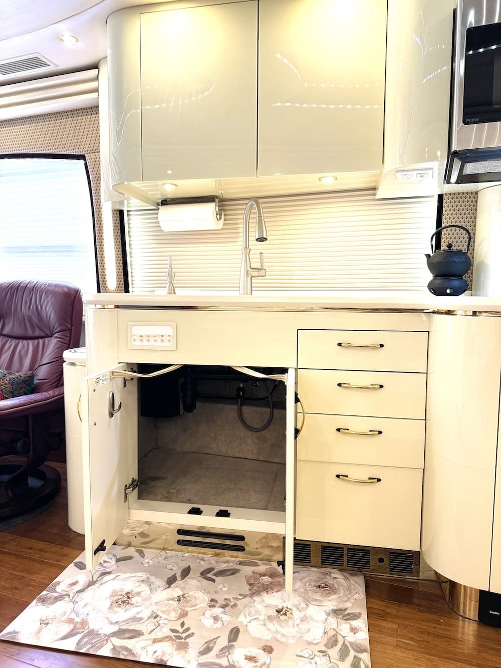 2001 Prevost Angola H3-45 Motorhome - Image 30