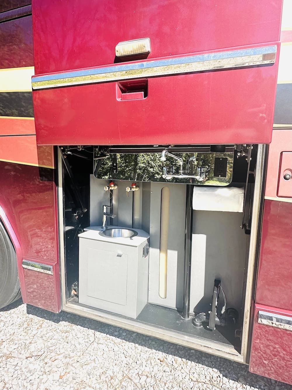 2001 Prevost Angola H3-45 Motorhome - Image 4