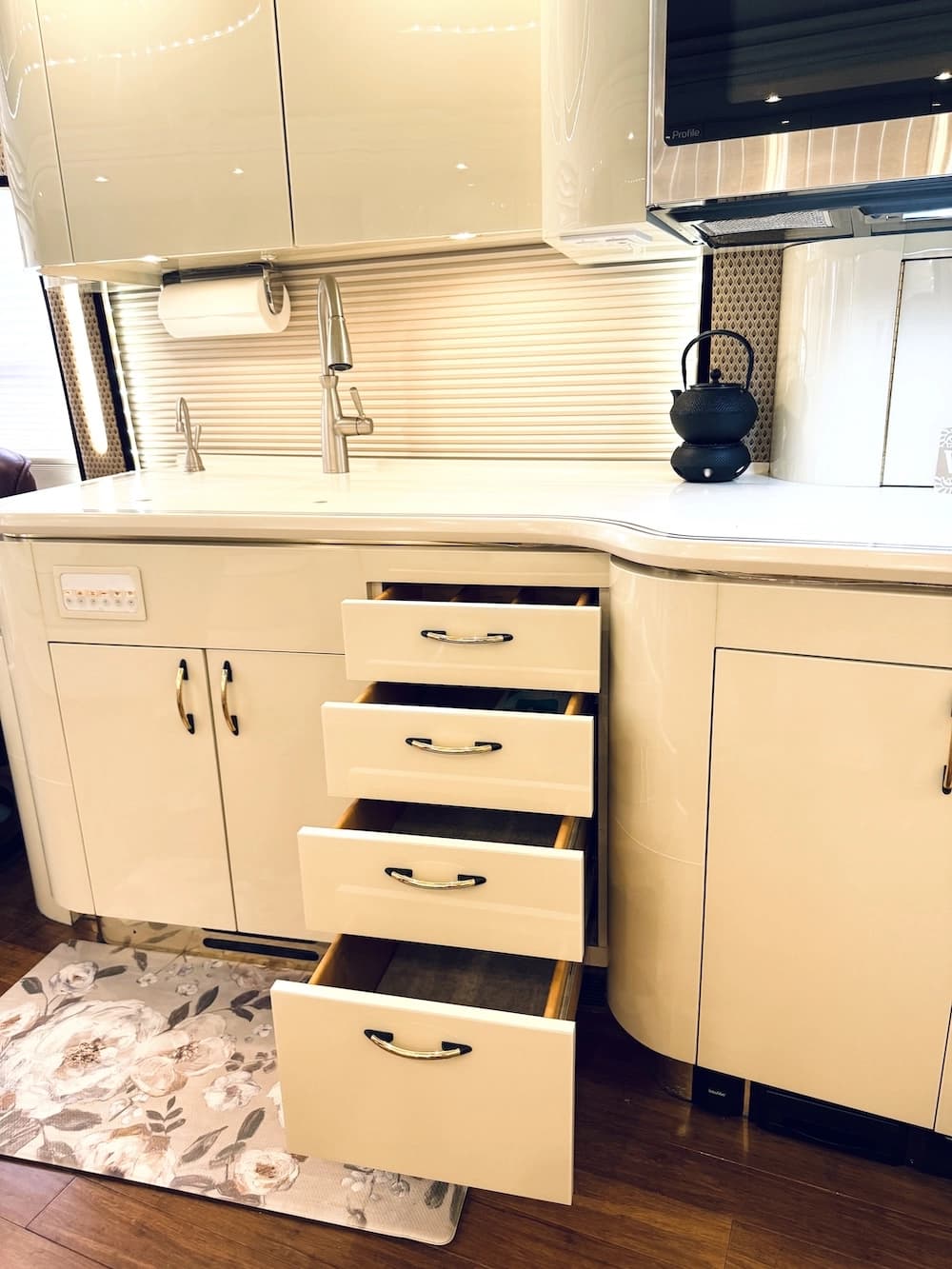 2001 Prevost Angola H3-45 Motorhome - Image 31