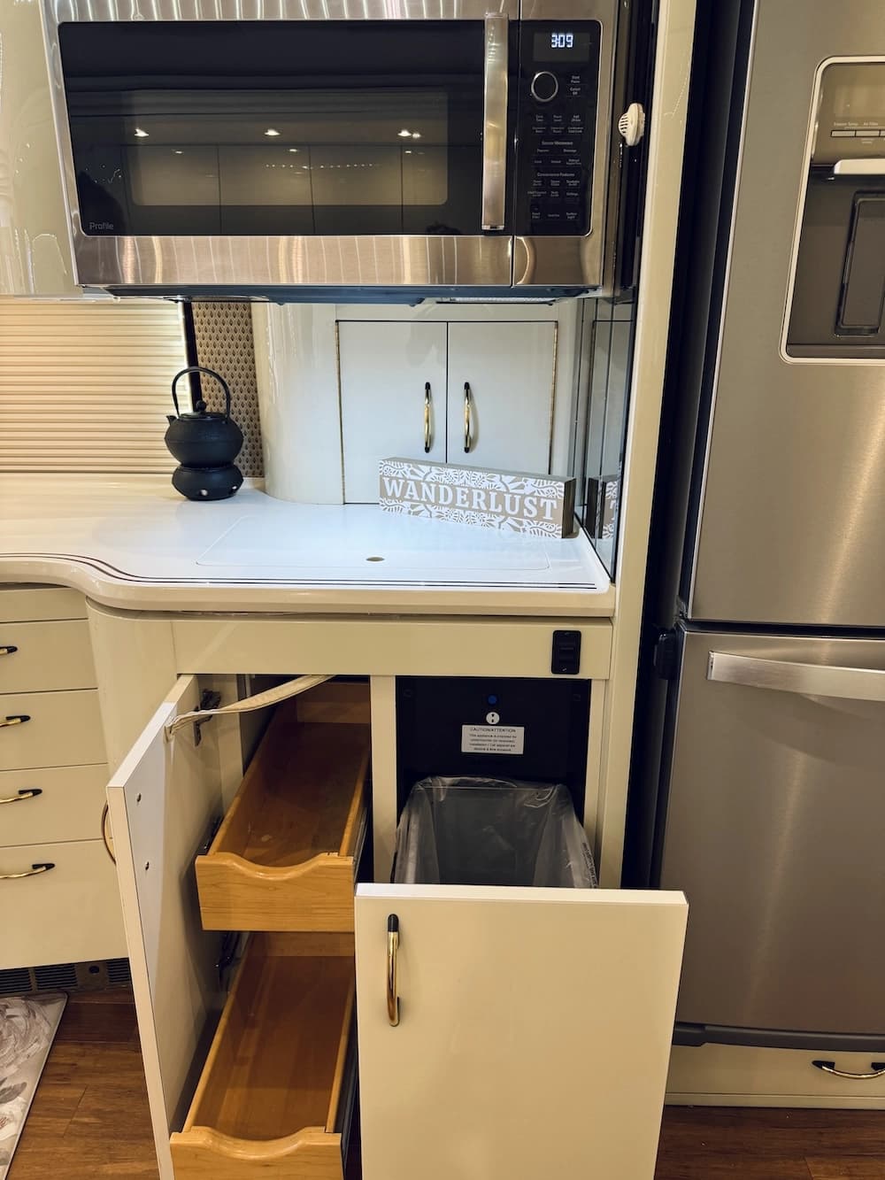 2001 Prevost Angola H3-45 Motorhome - Image 32