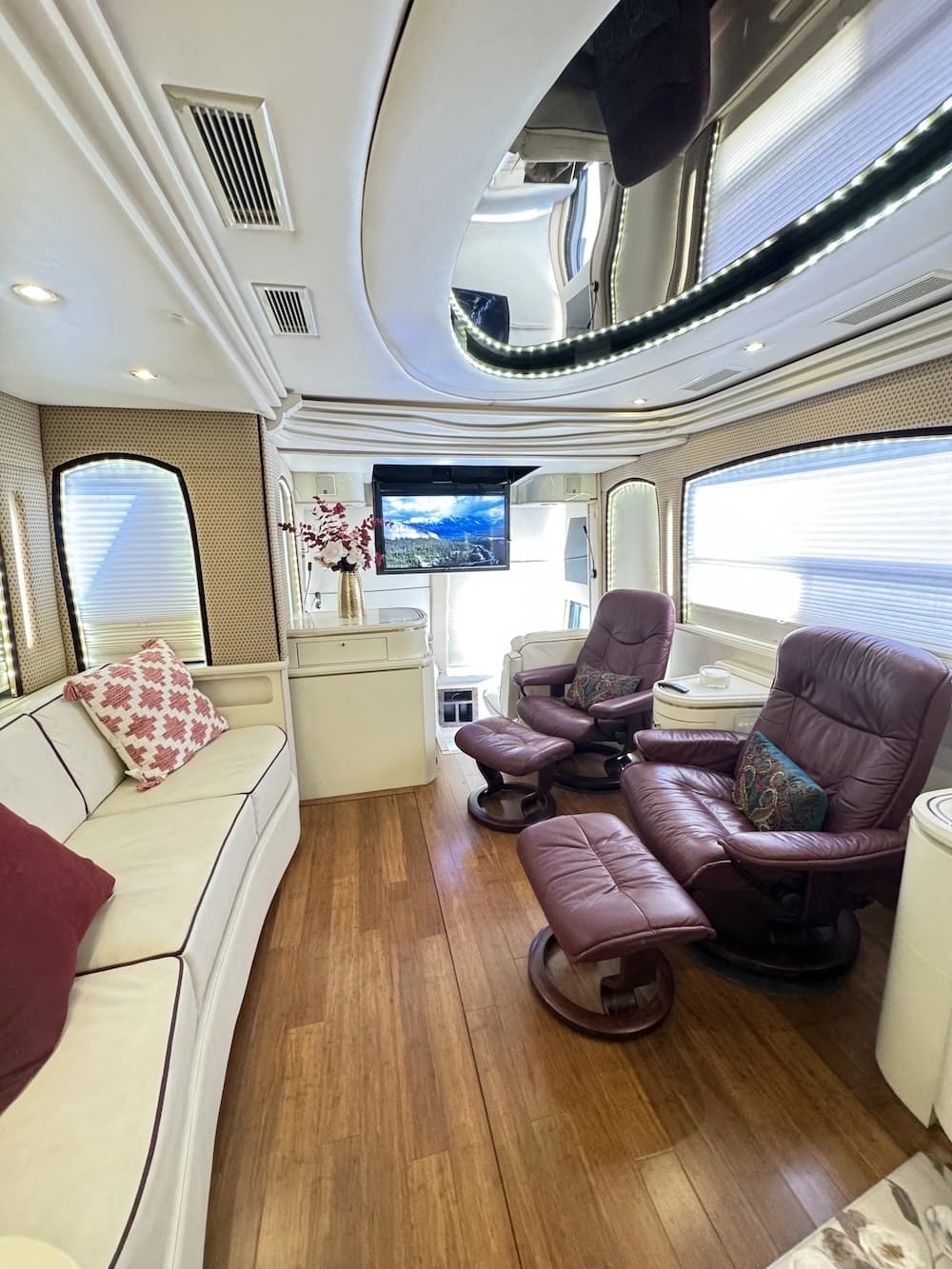 2001 Prevost Angola H3-45 Motorhome - Image 37