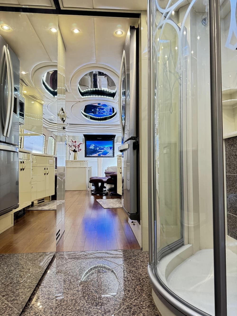 2001 Prevost Angola H3-45 Motorhome - Image 38
