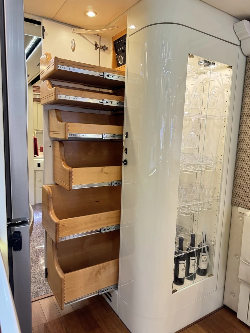 2001 Prevost Angola H3-45 Motorhome - Image 7