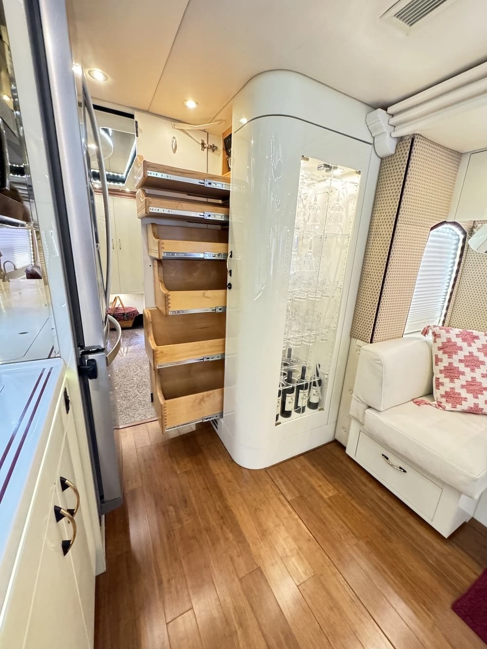 2001 Prevost Angola H3-45 Motorhome - Image 8