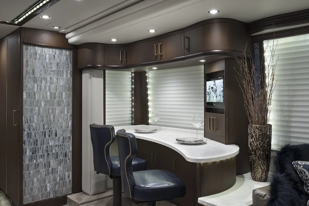 2018 Prevost Liberty Elegant Lady H3-45 Motorhome - Image 14