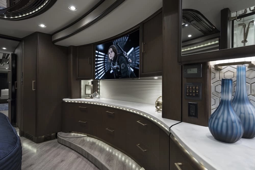 2018 Prevost Liberty Elegant Lady H3-45 Motorhome - Image 15