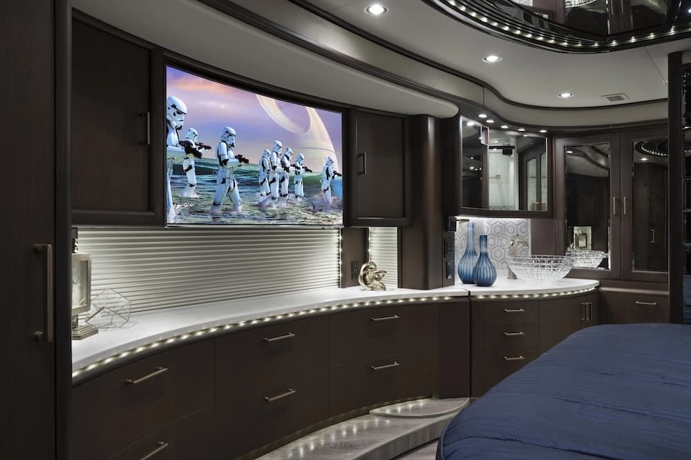 2018 Prevost Liberty Elegant Lady H3-45 Motorhome - Image 17