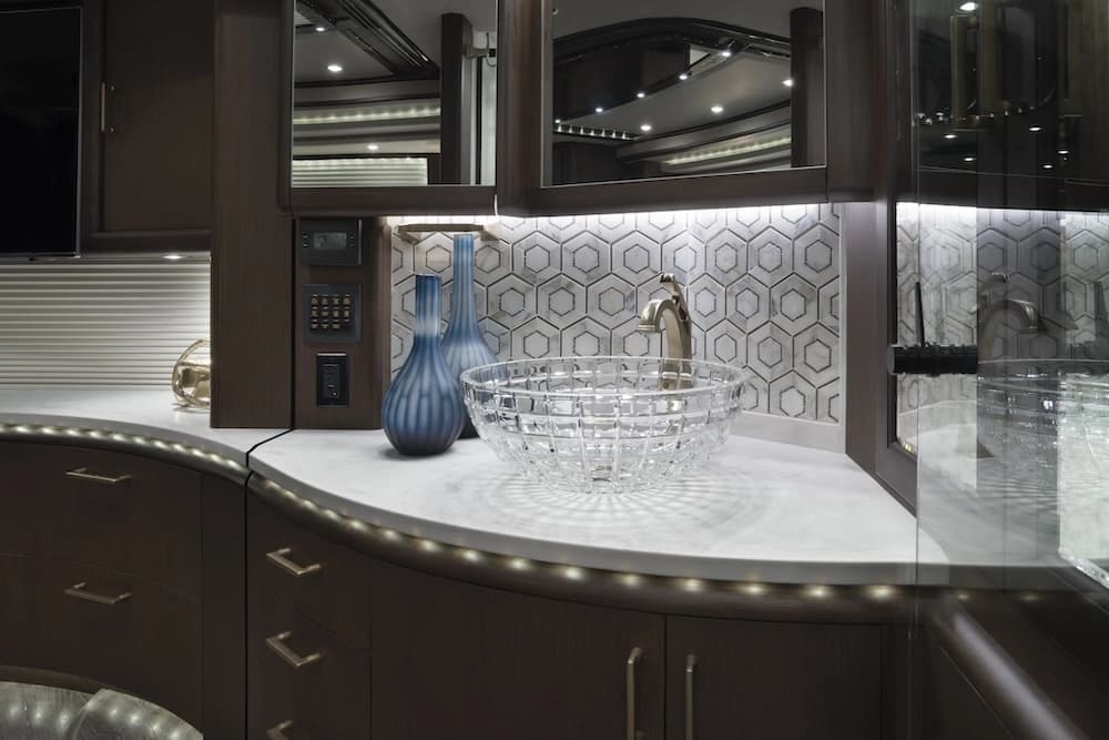 2018 Prevost Liberty Elegant Lady H3-45 Motorhome - Image 19