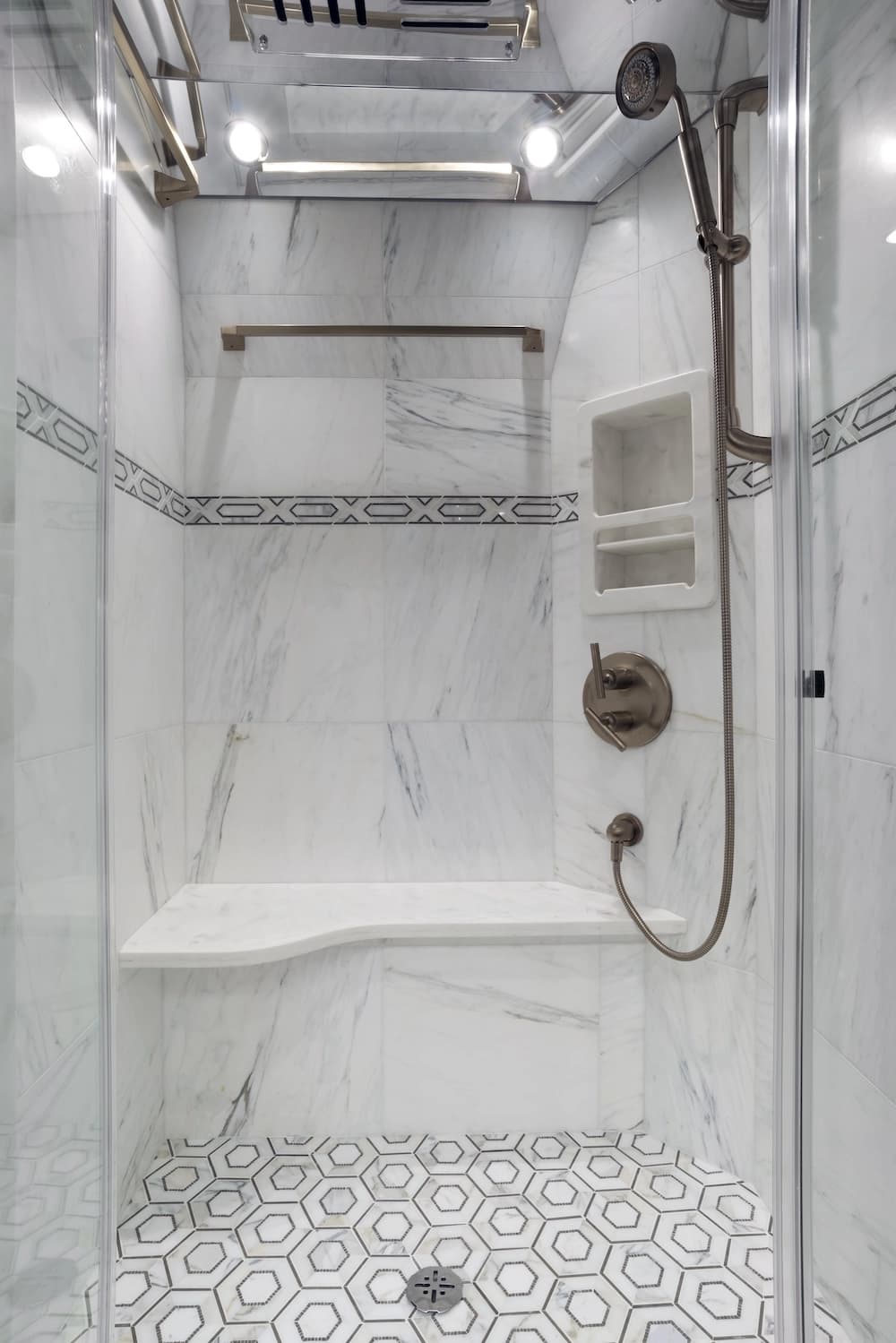 2018 Prevost Liberty Elegant Lady H3-45 Motorhome - Image 21