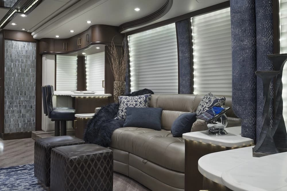 2018 Prevost Liberty Elegant Lady H3-45 Motorhome - Image 7