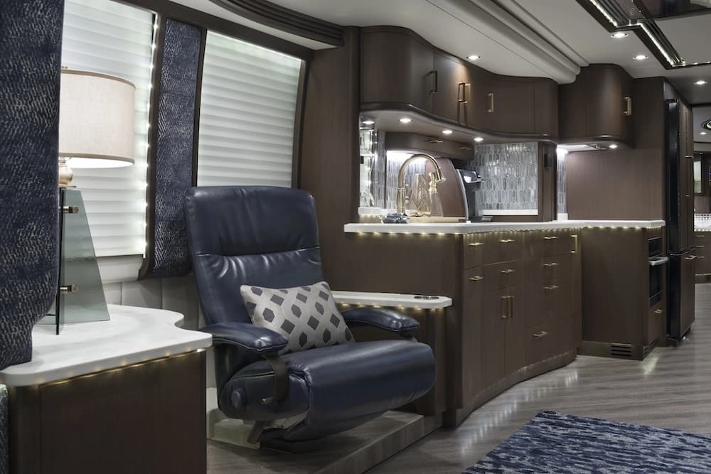 2018 Prevost Liberty Elegant Lady H3-45 Motorhome - Image 8