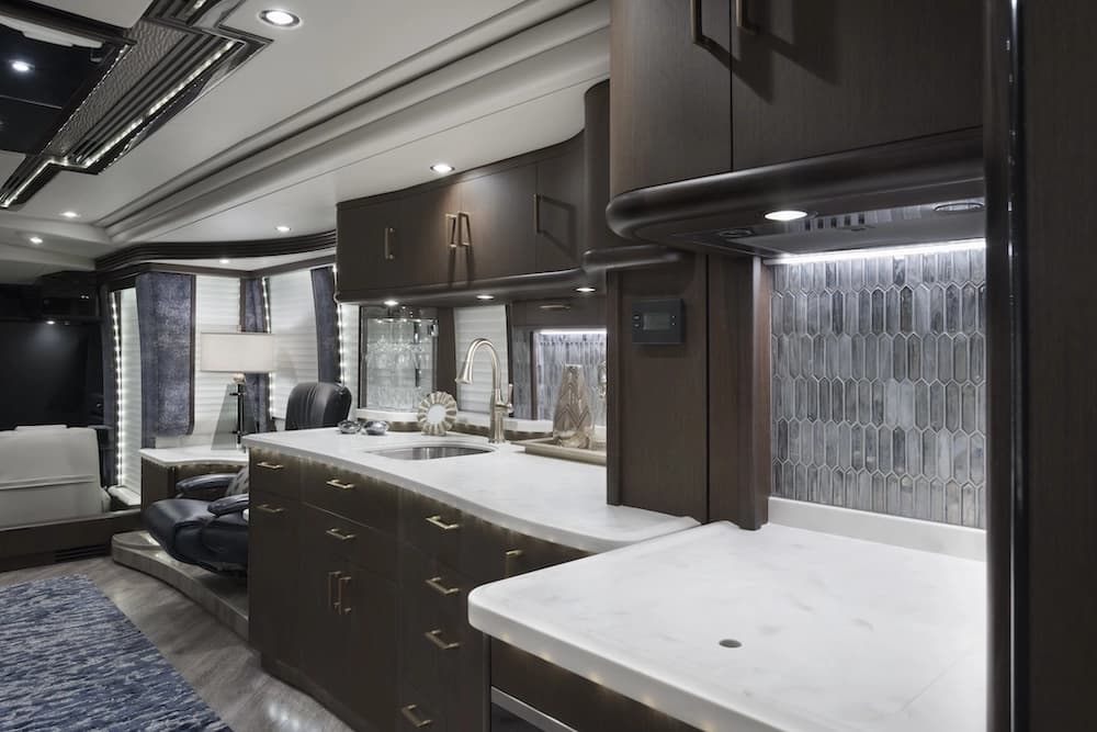 2018 Prevost Liberty Elegant Lady H3-45 Motorhome - Image 10