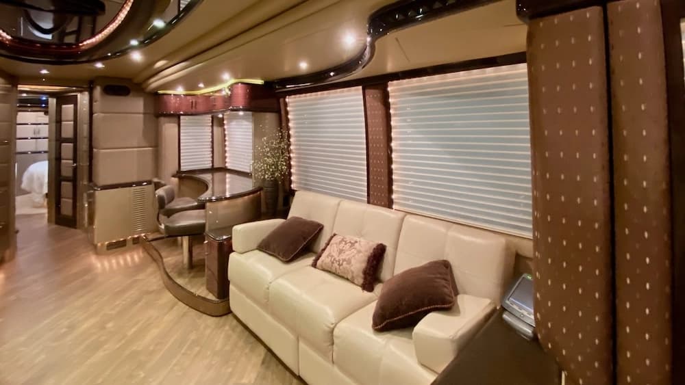 2012 Prevost Liberty Elegant Lady H3-45 Motorhome - Image 3