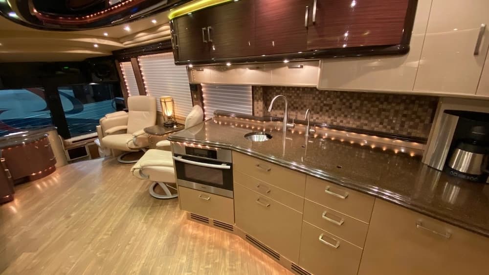 2012 Prevost Liberty Elegant Lady H3-45 Motorhome - Image 5