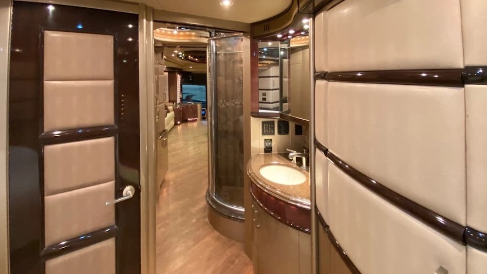 2012 Prevost Liberty Elegant Lady H3-45 Motorhome - Image 7