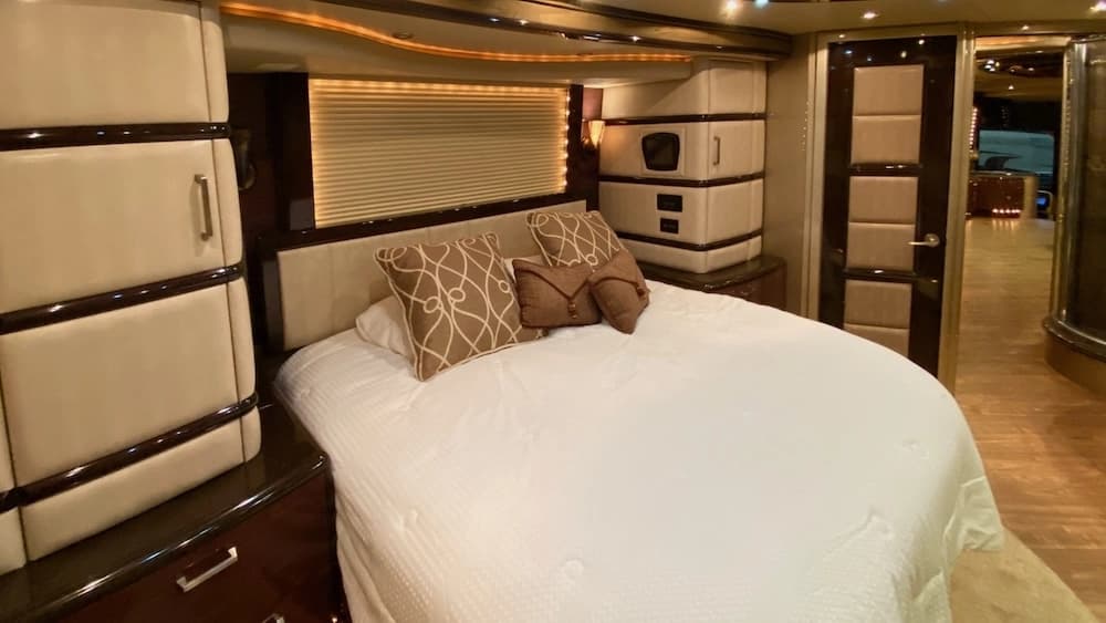 2012 Prevost Liberty Elegant Lady H3-45 Motorhome - Image 8